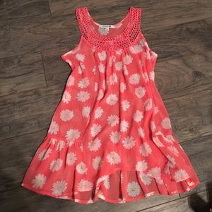 🌸 Forever 21 sheer coral tank with daisies!