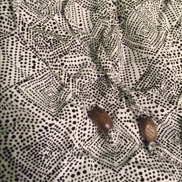 Lightweight Drawstring Shorts - Picture 3 of 3