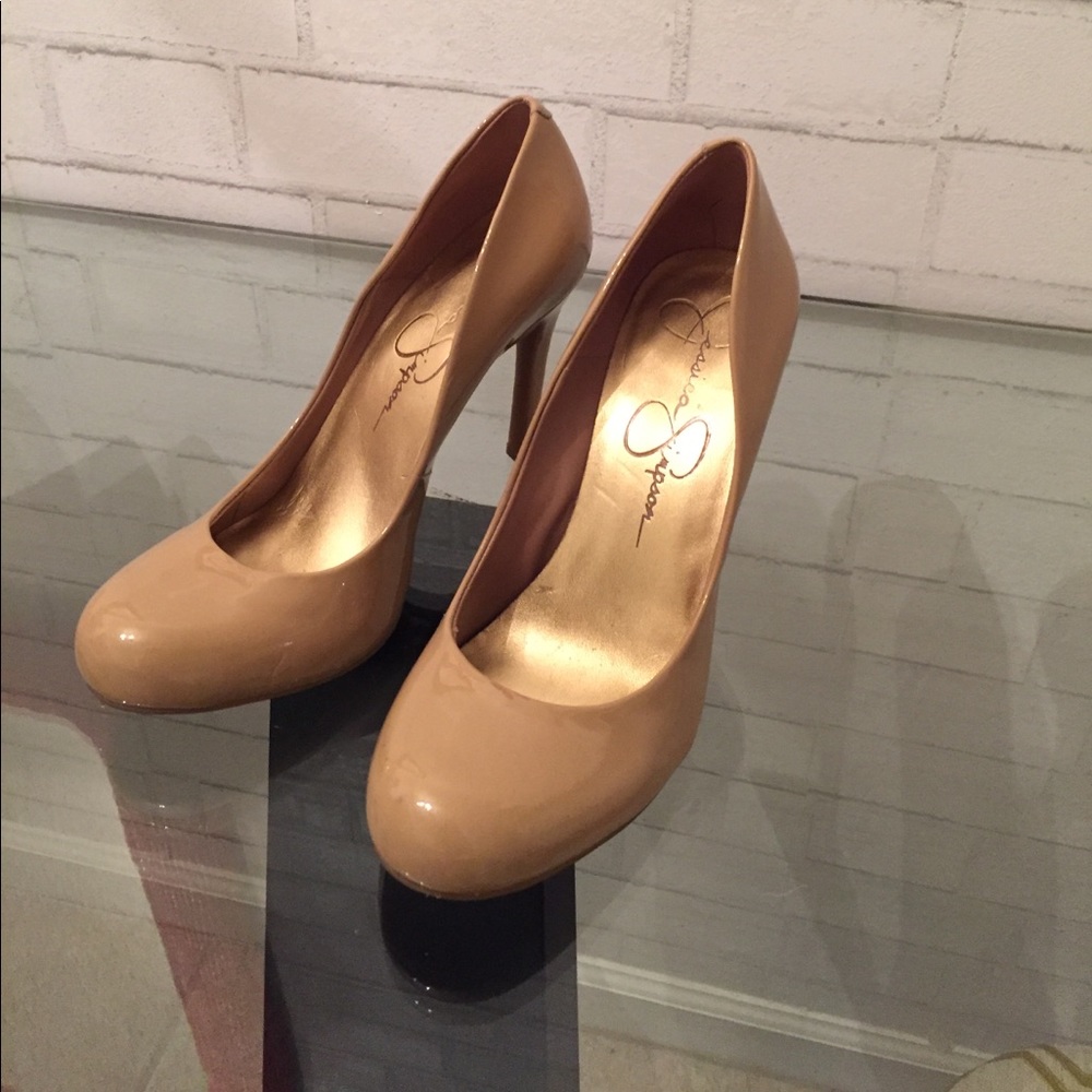 Jessica Simpson patent leather round toe heel