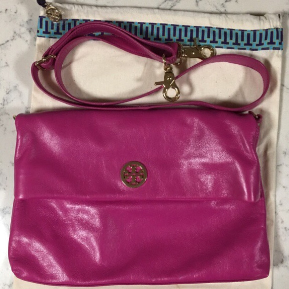 ❣️sold❣️Tory burch Dena magenta messenger bag