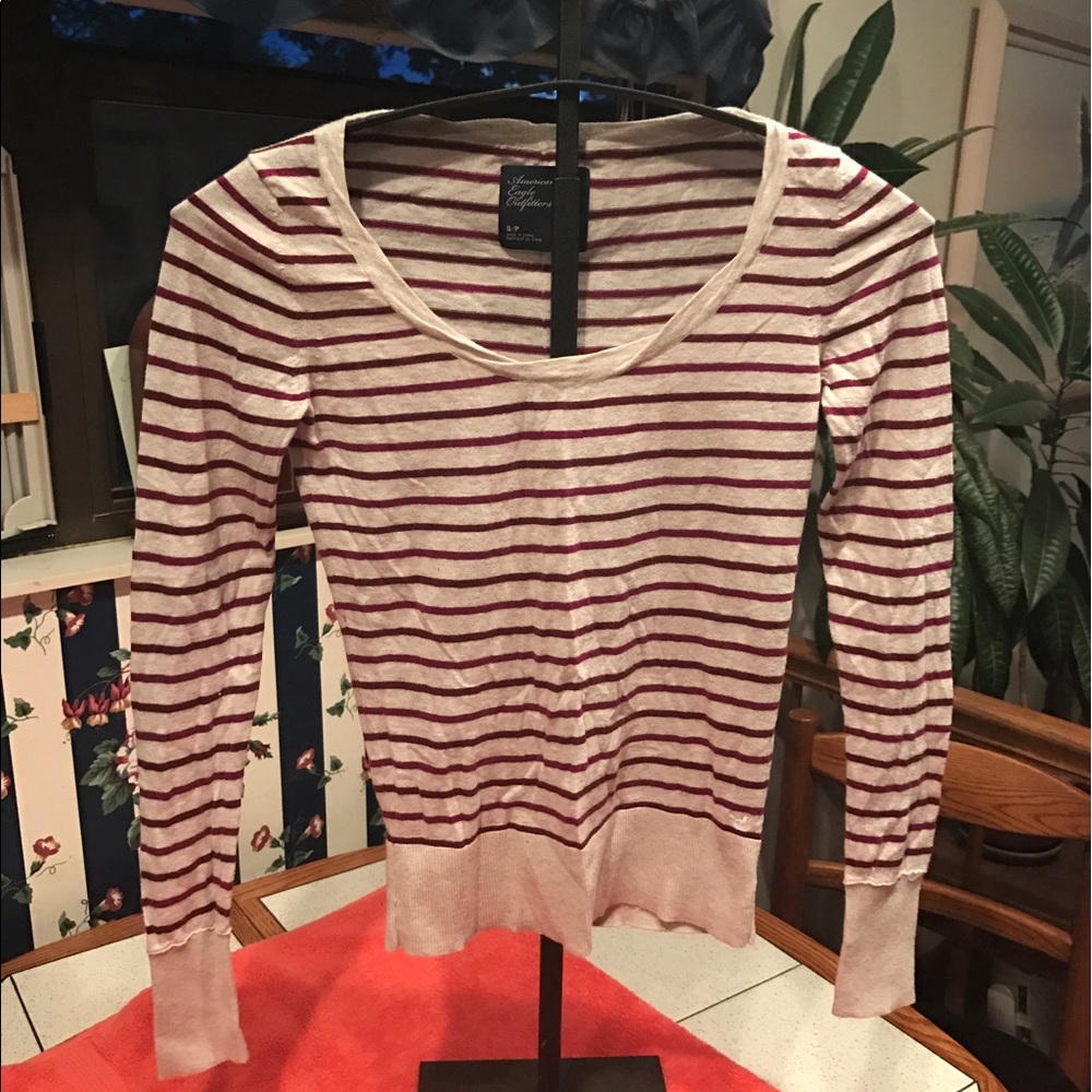 American Eagle long sleeve light sweater