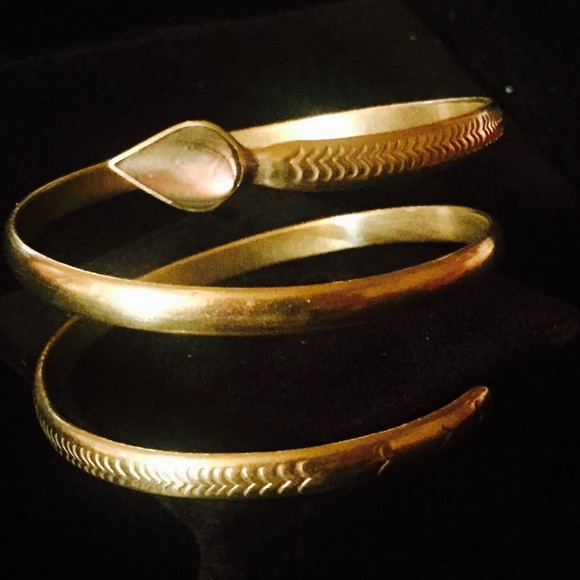 SOLD Solid Gold Mother Of Pearl Snake Bracelet - Picture 2 of 3