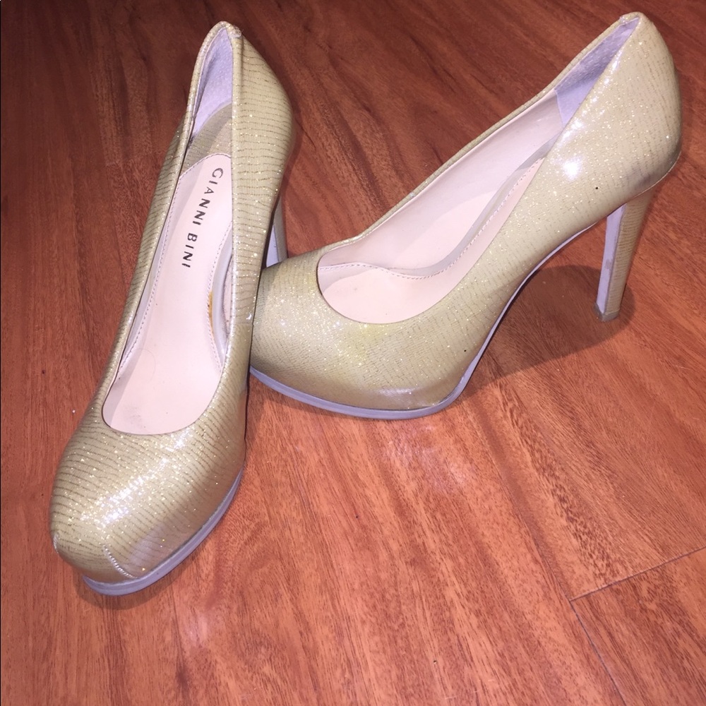 Gold heel