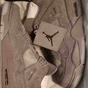 Retro Jordan 4 "Kaws"