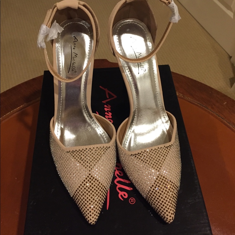 NWT pump shoes