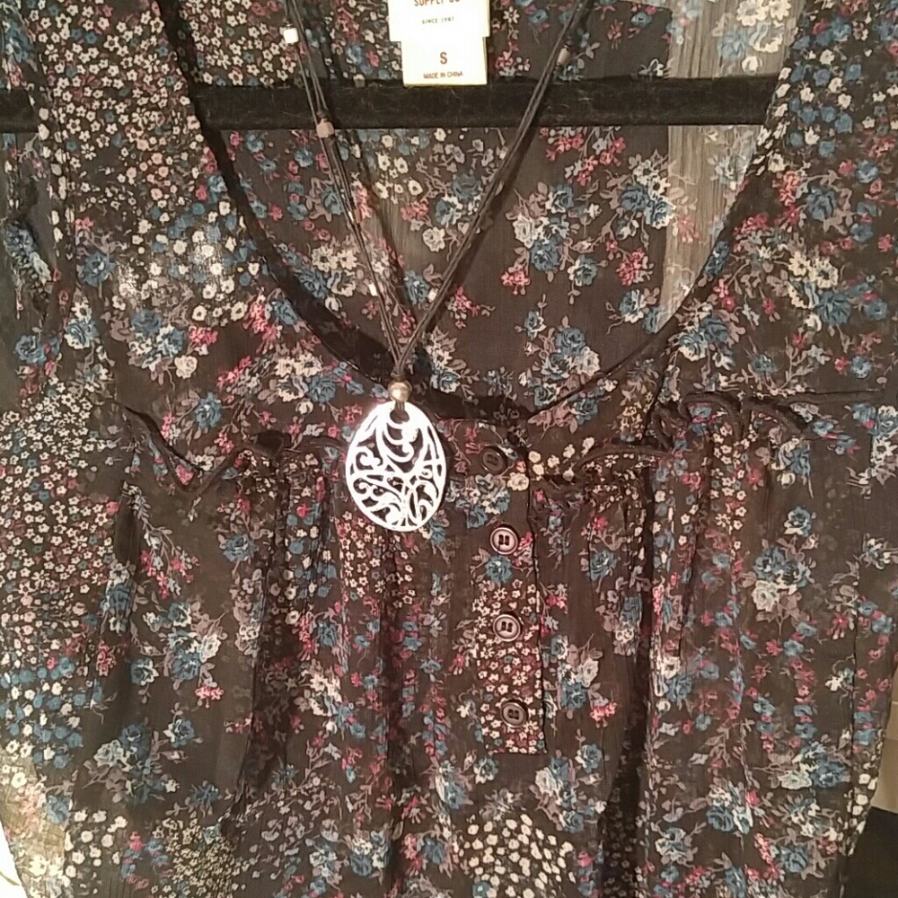 {🌸SALE🌸} Cute sleeveless top