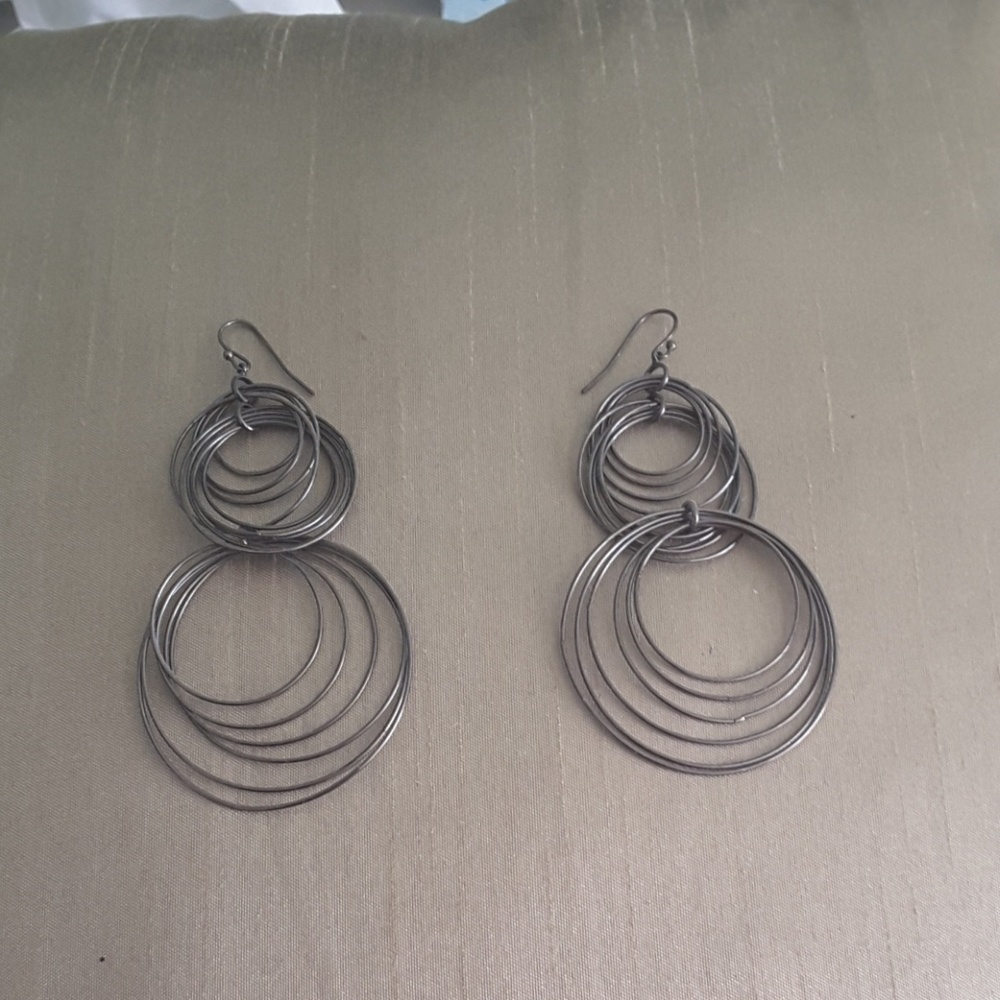 Dangling circle earrings