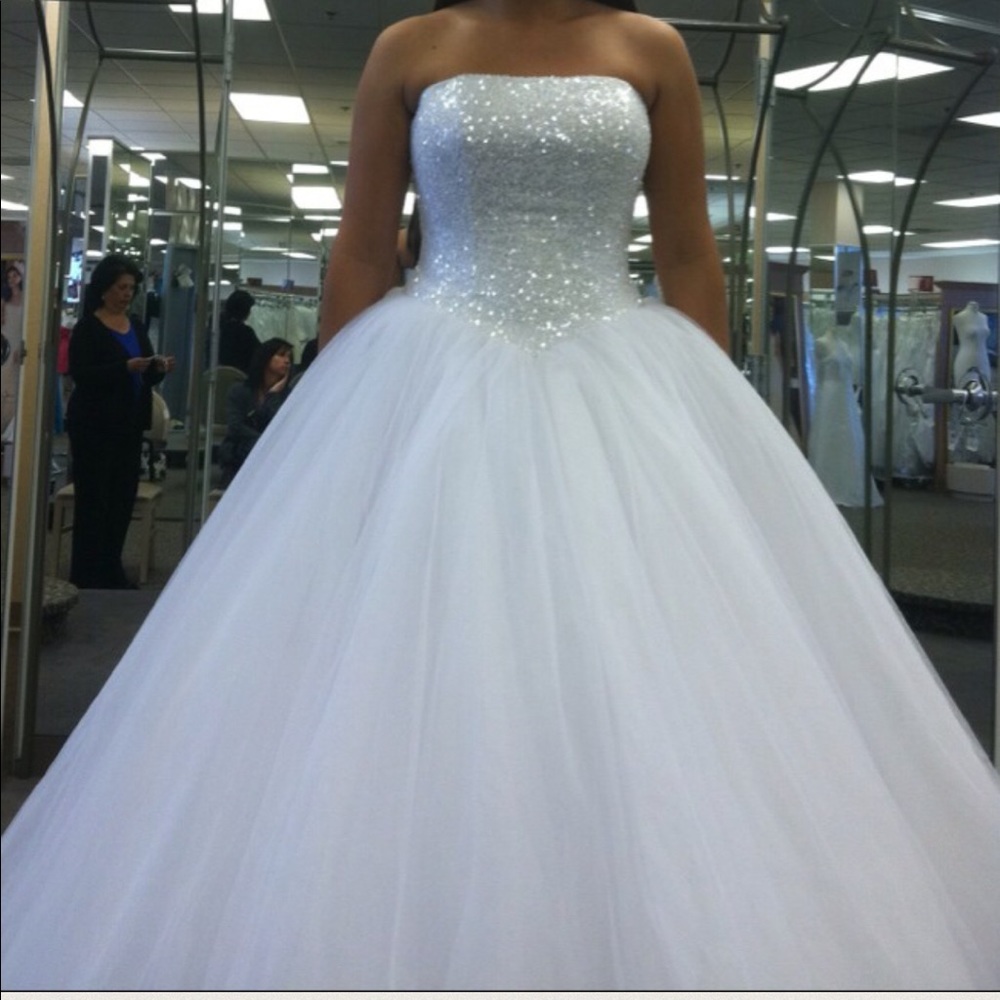 Oleg Cassini wedding dress NWT never worn