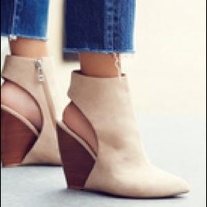 Charles by Charles David India Wedge