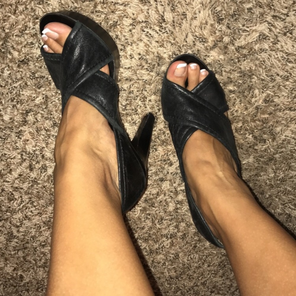 Micheal Kors black strap platform heels