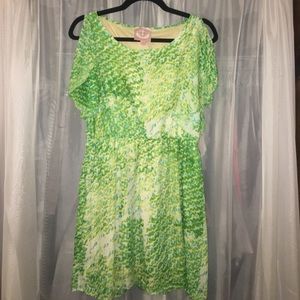 Flirty Green Print Dress with Slit Sleeves