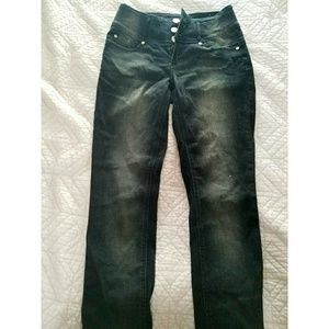 Form fitting 🍑 Indigo Rein Bootyful Jeans✨Size 7