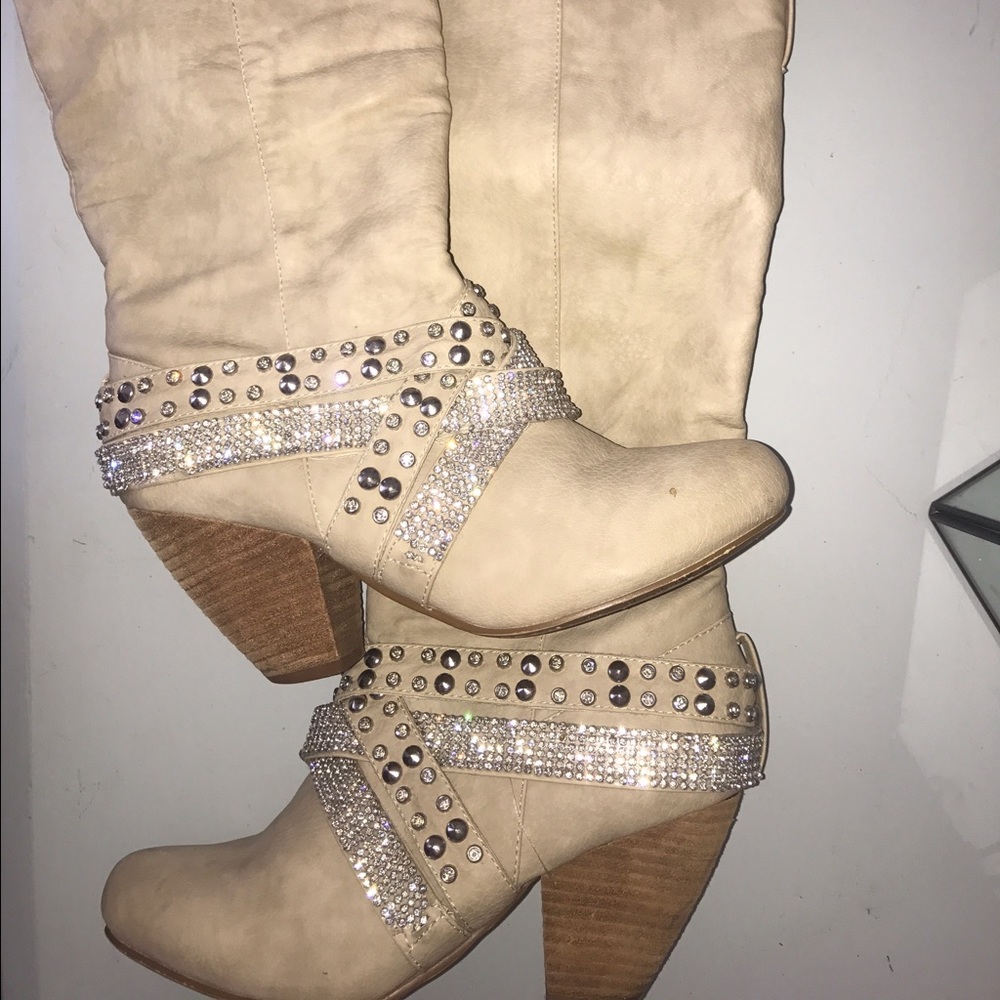 White/tan boots! So cute and sparkly