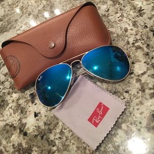 Blue reflective aviator raybans