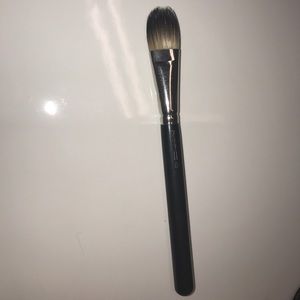 MAC 190 Foundation Brush