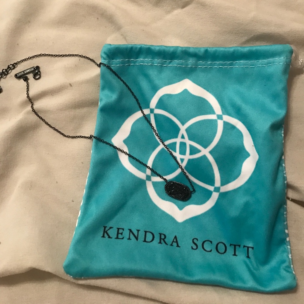 Kendra Scott necklace