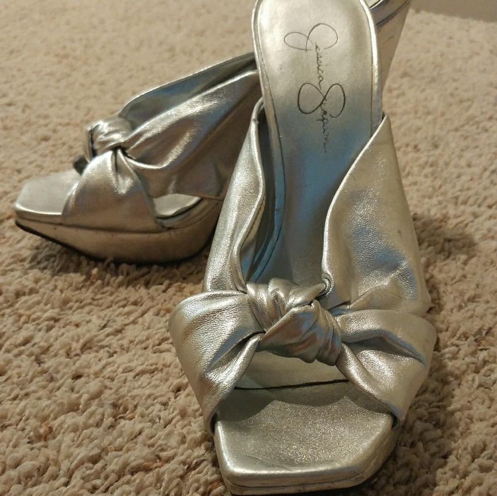 Jessica Simpson silver heels - Picture 2 of 4