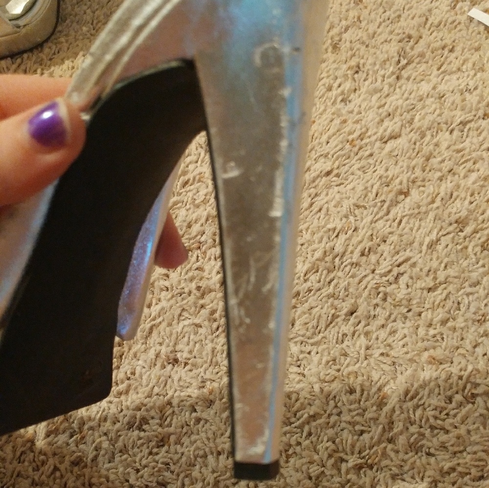 Jessica Simpson silver heels - Picture 4 of 4