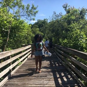 Meet your Posher, Mona