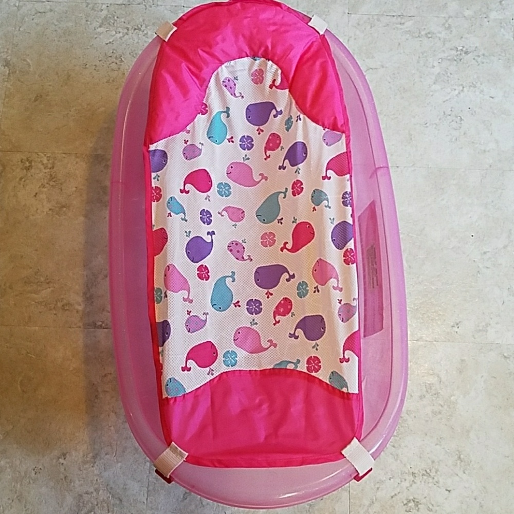 Sparkly pink baby bathtub