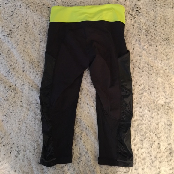 Lululemon pants size 4 - Picture 2 of 3