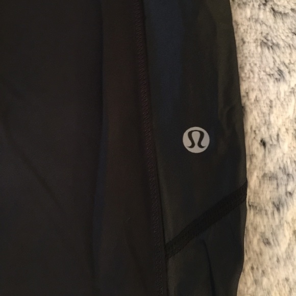 Lululemon pants size 4 - Picture 3 of 3