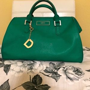 Green DKNY purse!!!