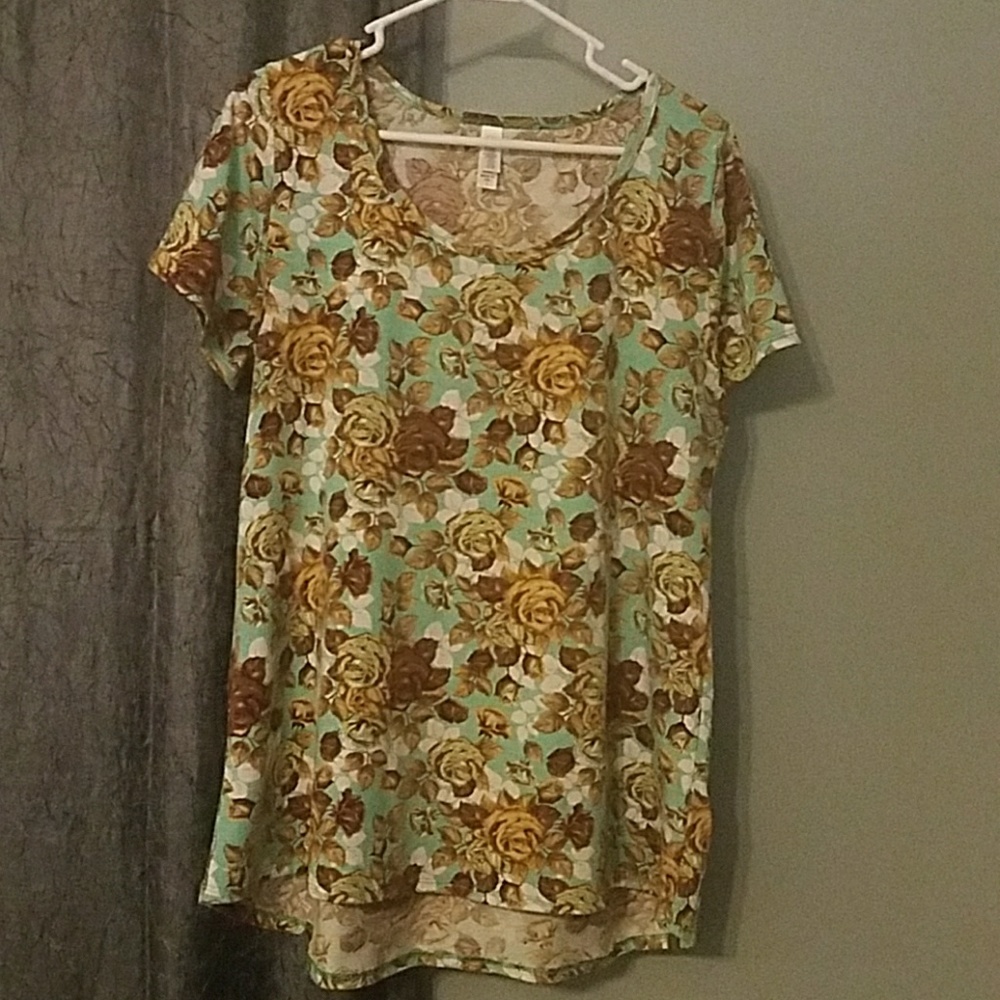 Lularoe classic tee