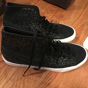 Nike shoes last call