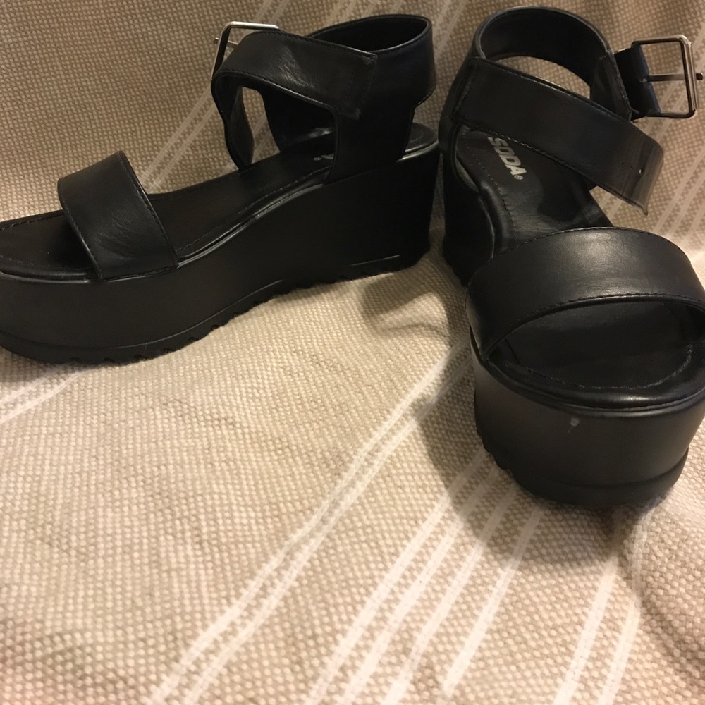 Platform sandals