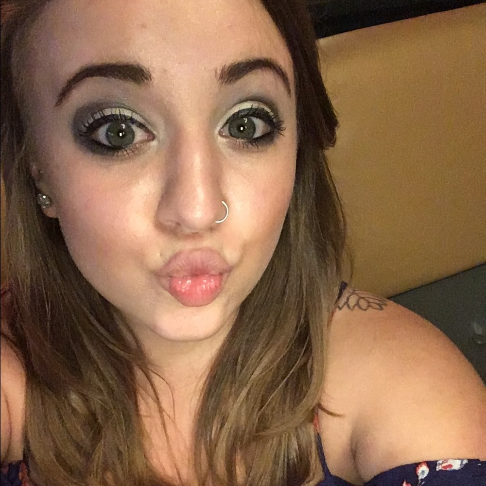 Meet your Posher, Angela
