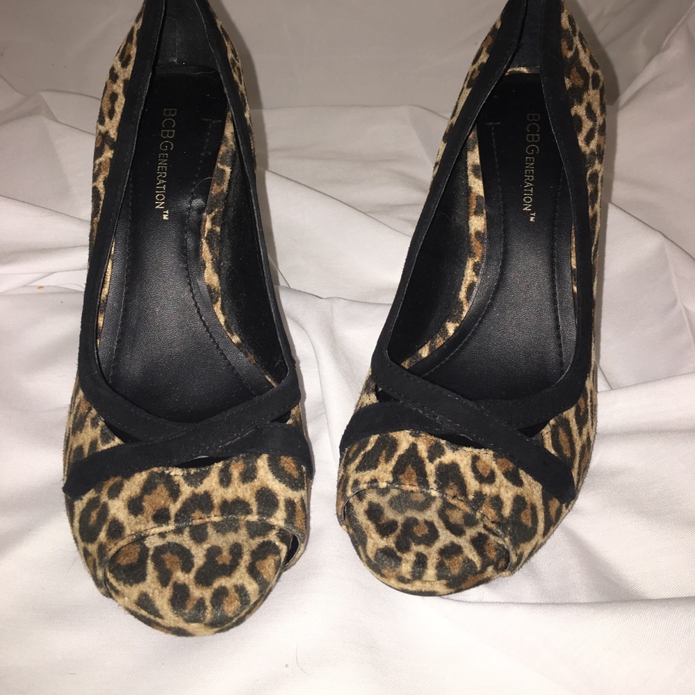 BCBGENERATION HEELS. Size 7