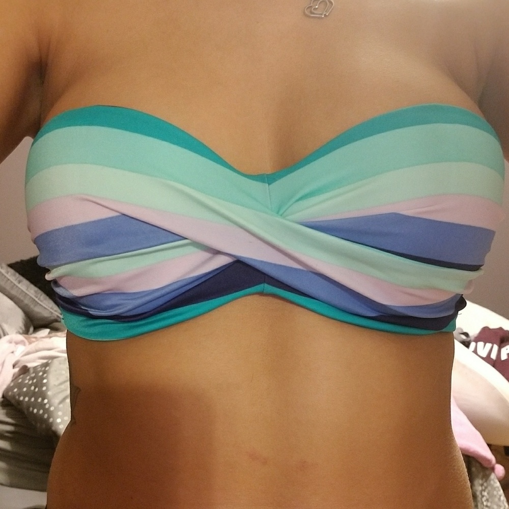 34 D Victoria's Secret strapless top!!!
