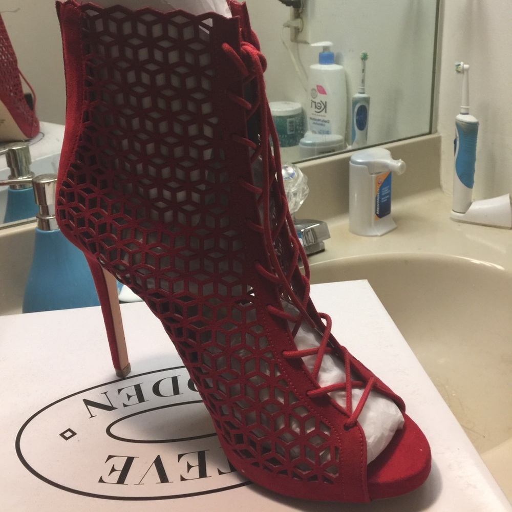 HAWT RED SUEDE CUT-OUT BOOTIES