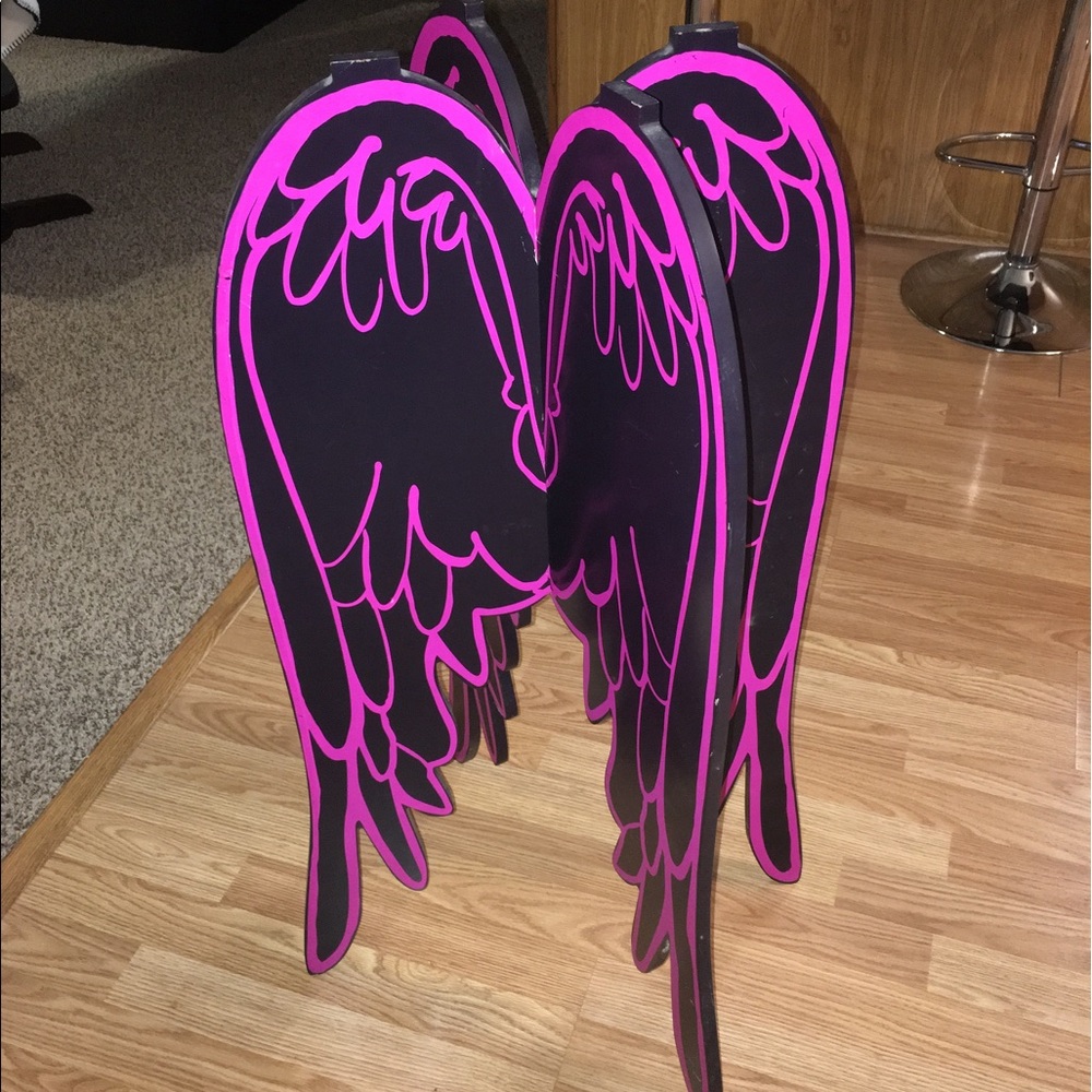 🚫🚫SOLD🚫🚫 Victoria's Secret wing table