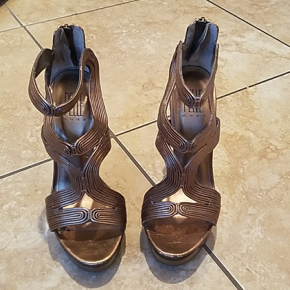 Pelle Moda bronze sandal
