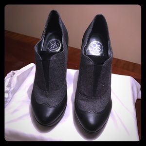 JS by Jessica Simpson Black & Charcoal Sz 9