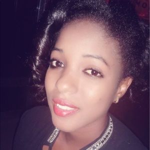 Meet your Posher, Isata