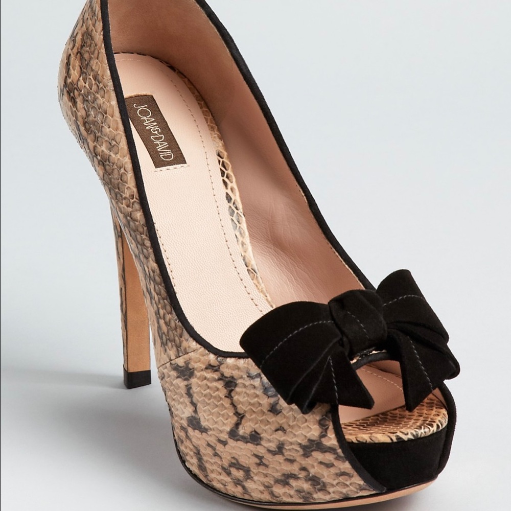 Joan & David Cutie Bow Pumps