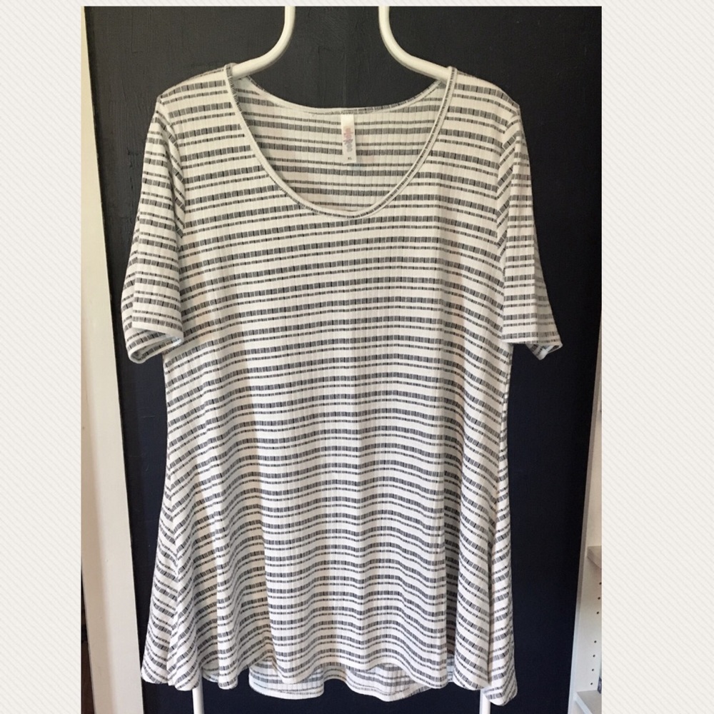 LuLaRoe Perfect T, size XL