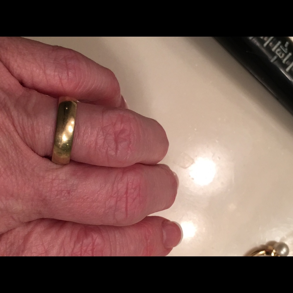 10kt YG Wedding Band. Very Old. Size 7.5. $50 OBO