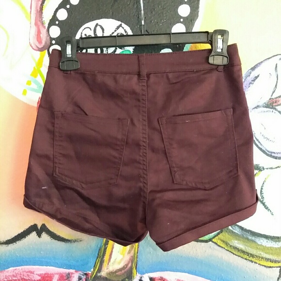 H&M stretchy high waisted shorts - Picture 2 of 3