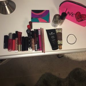 Makeup bundle