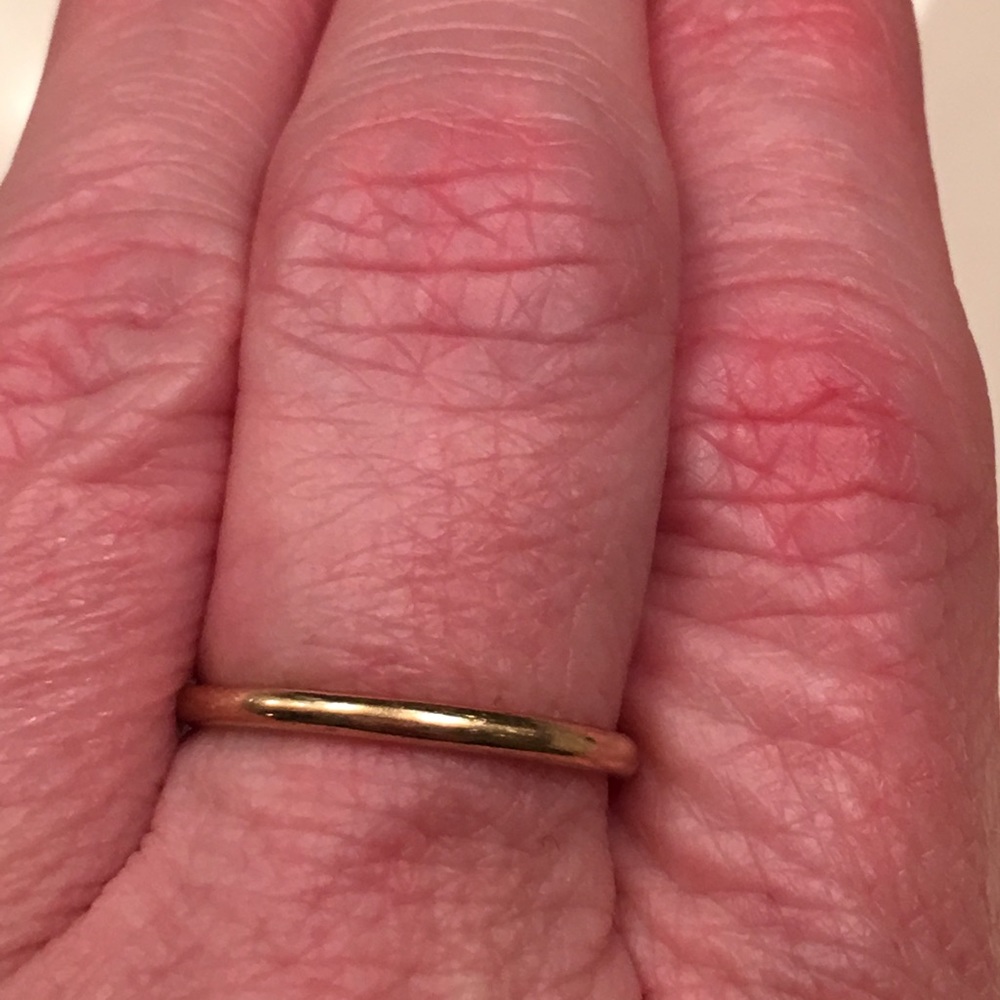 14kt YG Thin Wedding Band. EUC. Size 8.5. $40 OBO