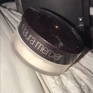 Laura Mercier powder