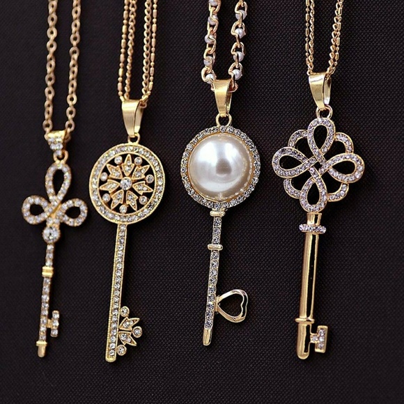 Jewelry - Crystal Key Pendant Necklace Silver / Gold