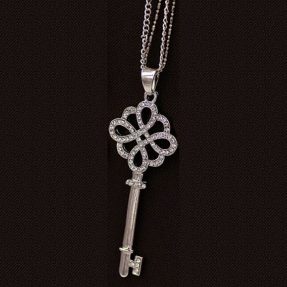 Crystal Key Pendant Necklace Silver / Gold - Picture 2 of 7