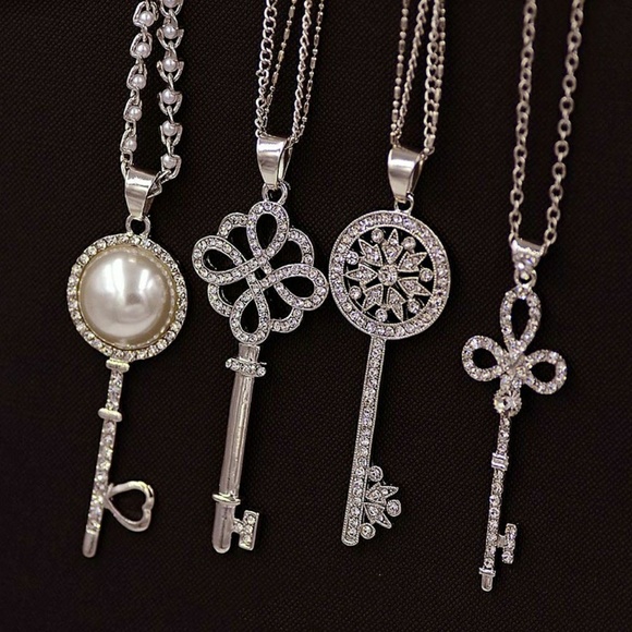 Crystal Key Pendant Necklace Silver / Gold - Picture 5 of 7