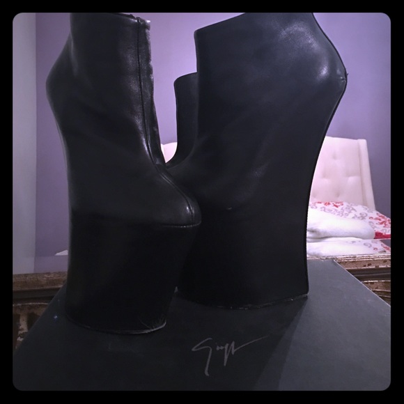 Giuseppe Zanotti booties - Picture 1 of 7