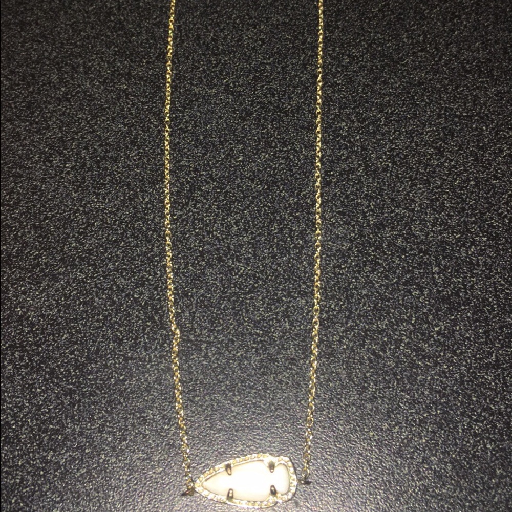 White and gold Kendra scott necklace!